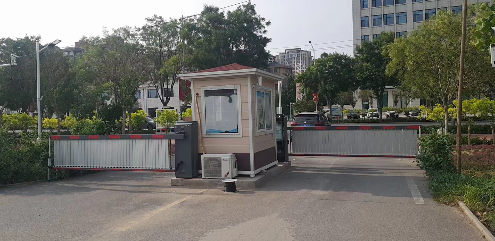 河北任縣農(nóng)商行ETC支付+廣告道閘+LCD款車牌識別一體機+無人值守智慧停車場案列 政務機構智慧停車場案列 第2張