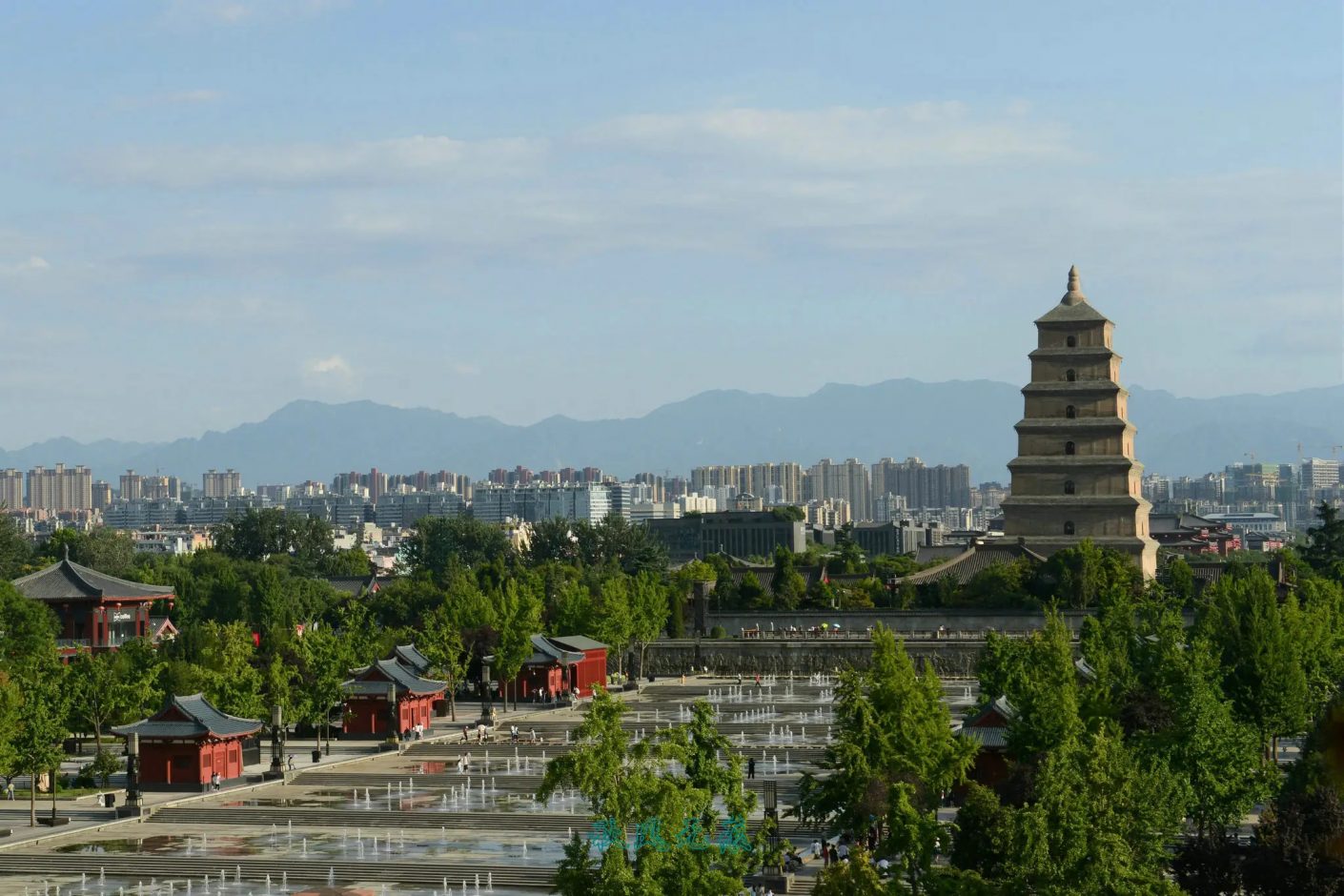 陜西大雁塔景區(qū)ETC智慧停車系統(tǒng)（棕色KSJ款車牌識別+高速ETC+無人值守出入口繳費(fèi)終端）雙模識別 景區(qū)智慧停車場案列 第1張