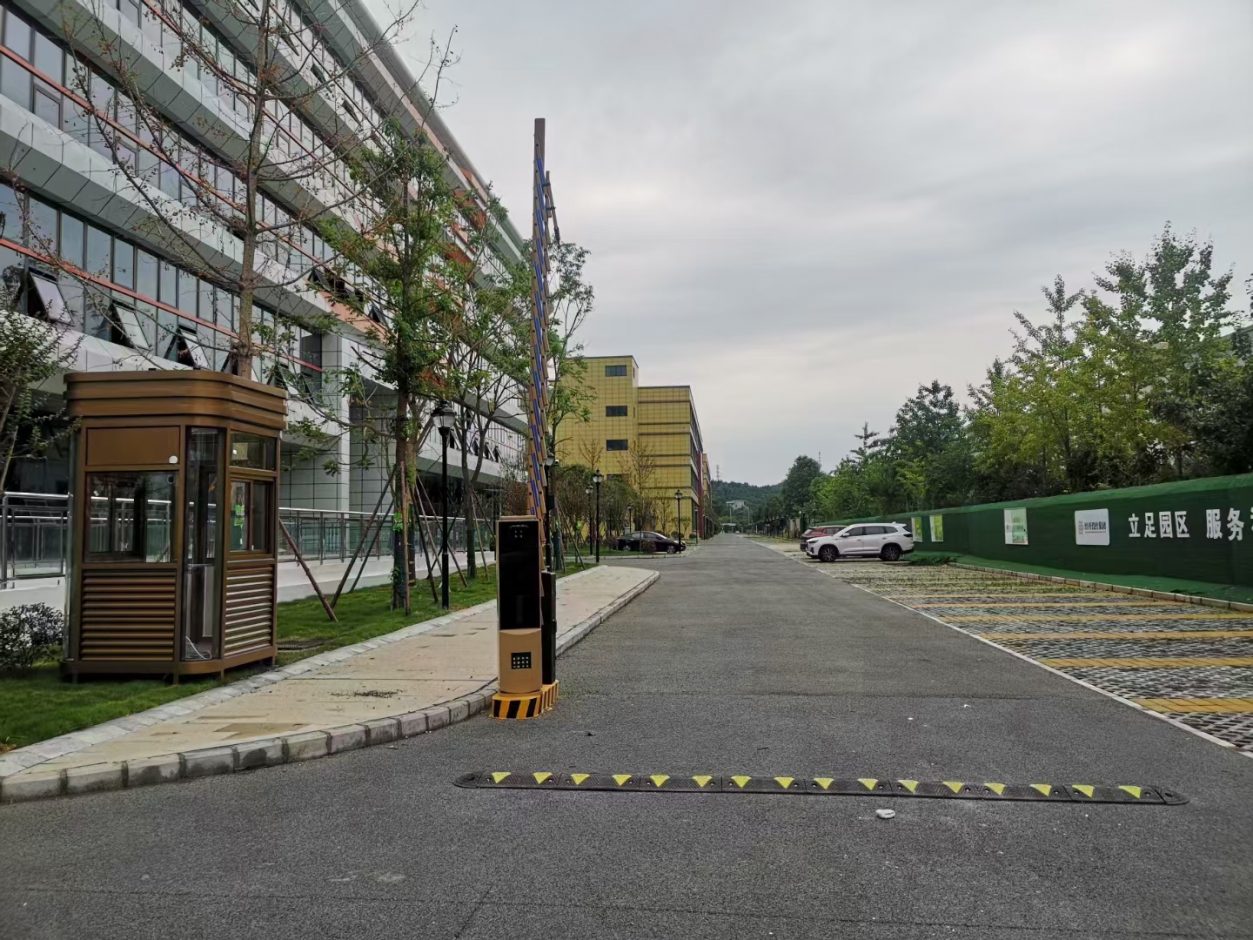 某大型工廠智慧停車+智慧人行案例 園區(qū)智慧停車場(chǎng)案列 第2張
